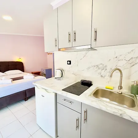 Aparthotel Anemos &